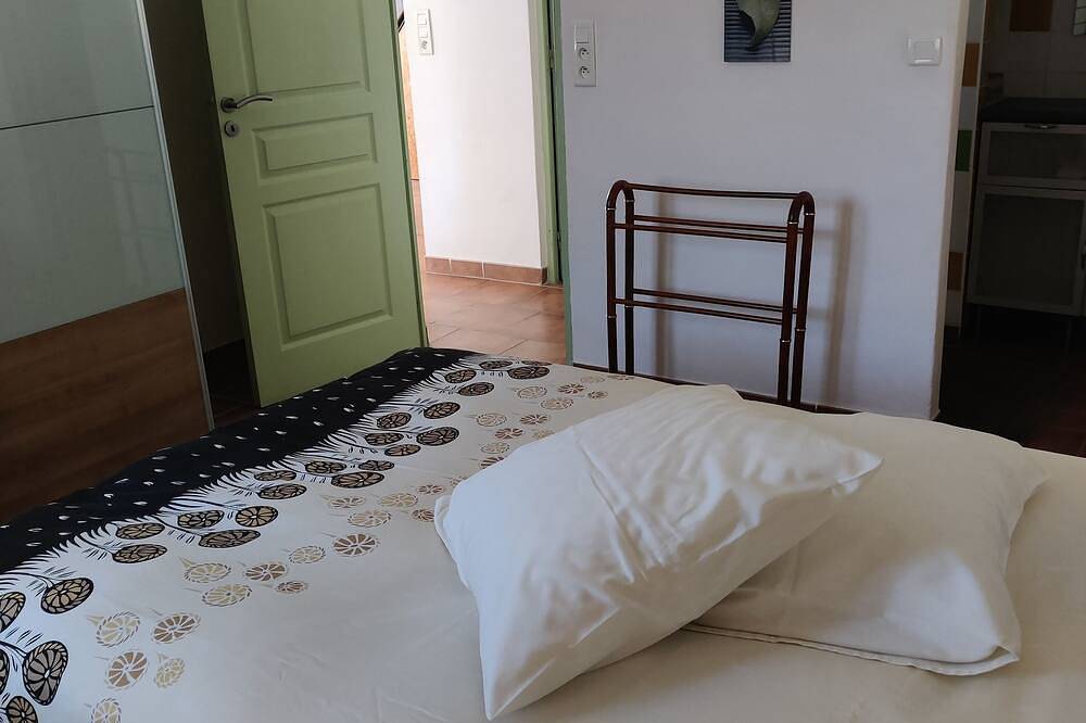 Self-catering cottage near Lac du Salagou in Lieuran-Cabrières, Béziers region