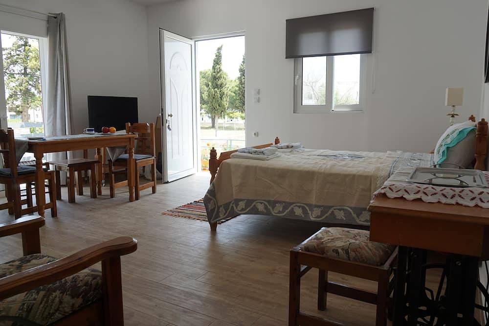 Ganze Wohnung, New studio 5 minutes to faliraki center and 3 minutes to the beach,fast internet in Faliraki, Rhodos