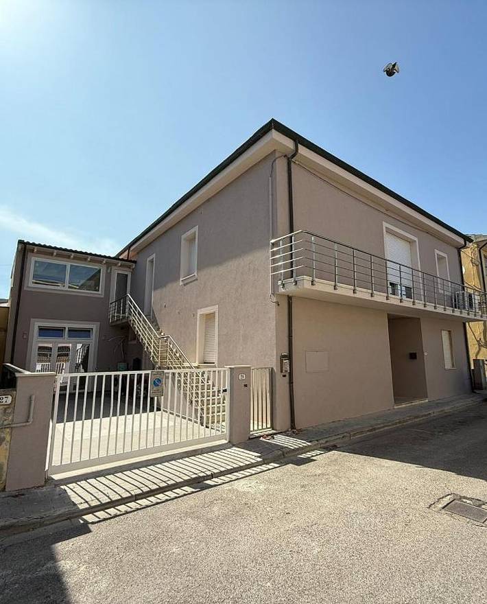 Albergo a gestione familiare per 9 persone, con terrazza, con animali domestici - 1