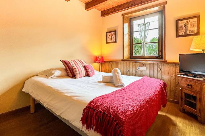 Location de vacances pour 10 personnes, avec balcon et jardin à UR - 3