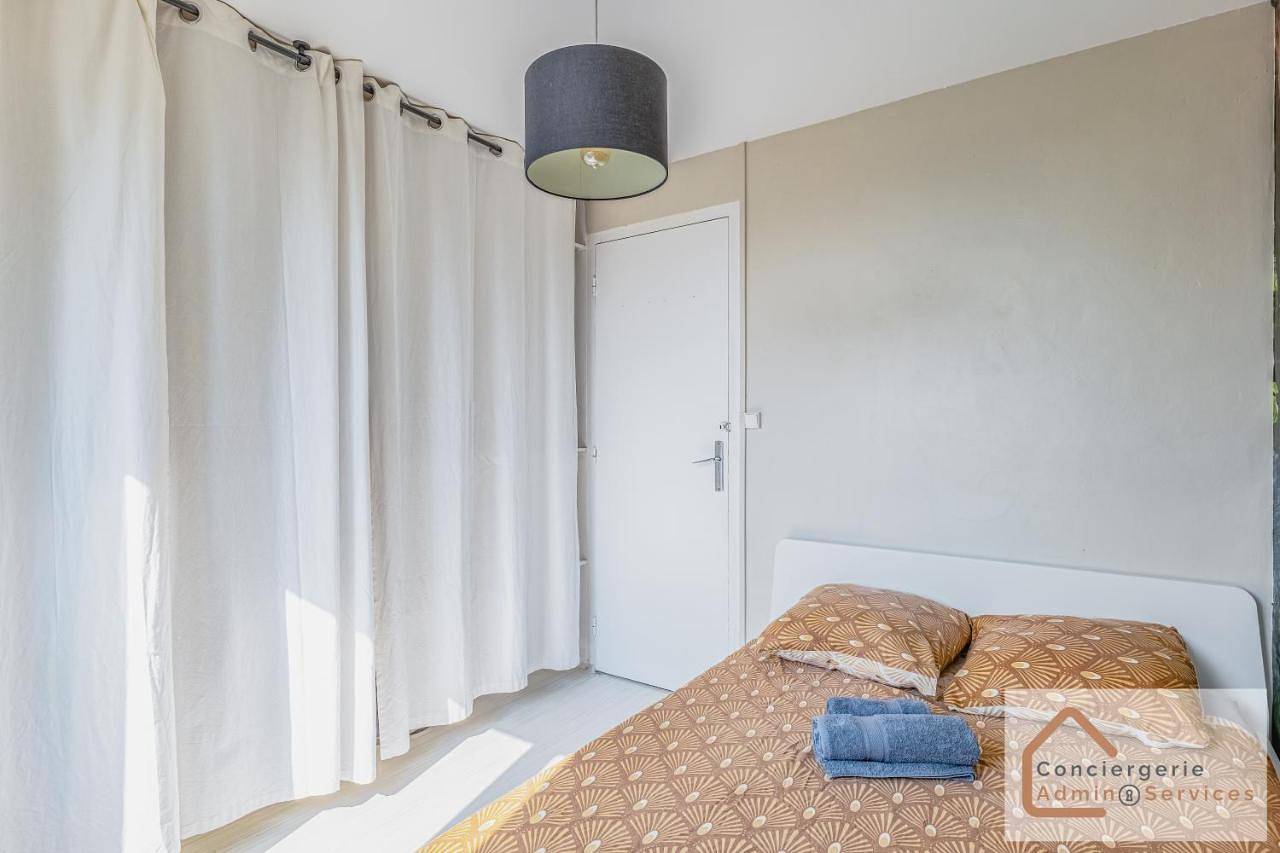 Appartement entier, Jolie T3 50m² (+-), balcon, parking, commodités in Vénissieux, Lyon et ses environs
