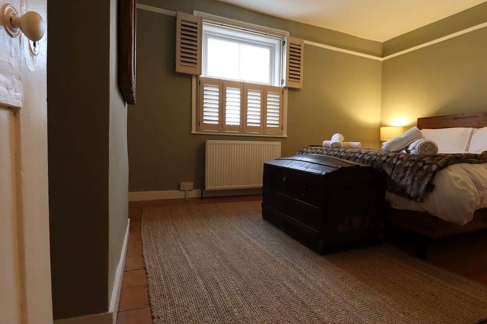 Beach Cottage Pet Friendly in Eastbourne, East Sussex