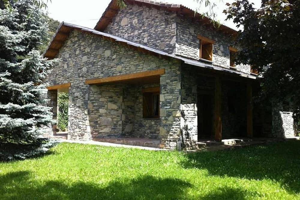 Freistehendes Haus mit Garten, Grill und 3 Schlafzimmern in Villanúa, Aragonesische Pyrenäen