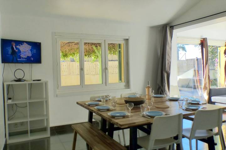 Location de vacances pour 10 personnes, avec balcon ainsi que piscine et jardin, adapté aux familles dans Plage de La Gorguette - 2