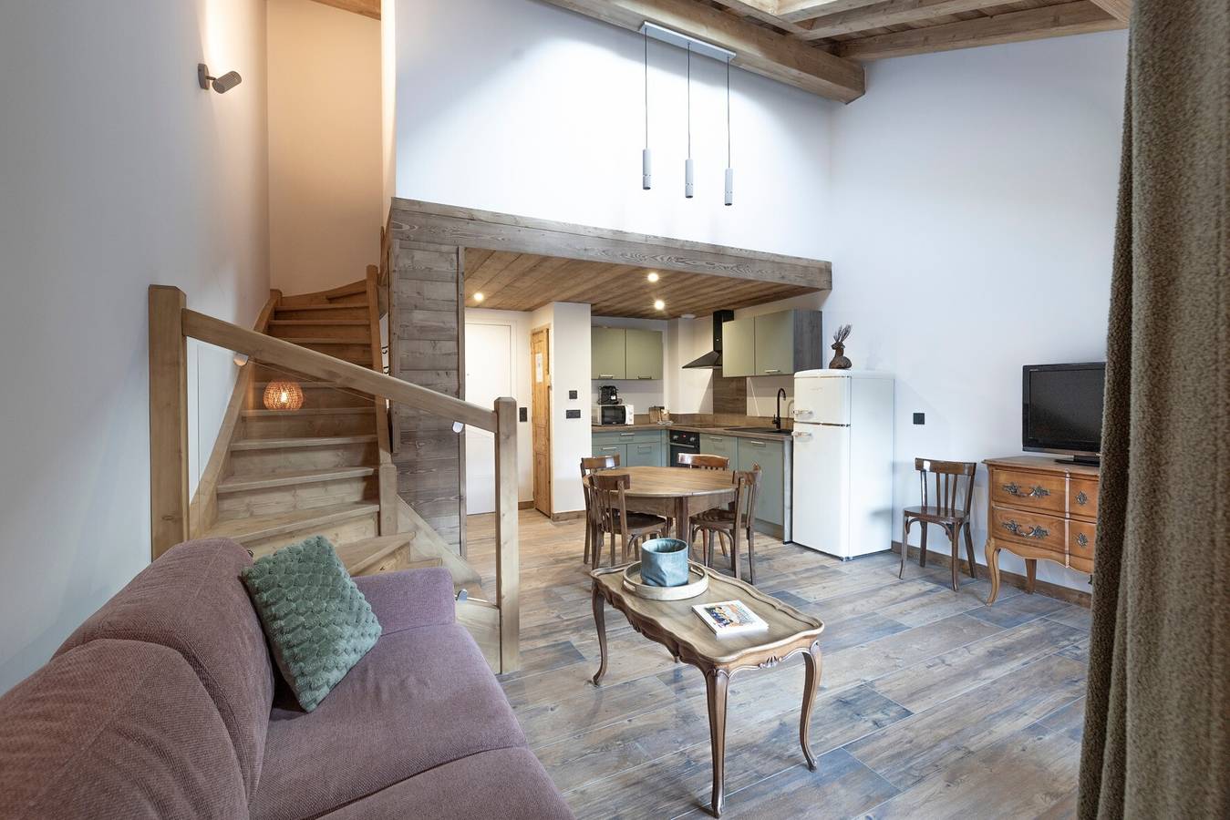 Appartement entier, Appartement « Morillon – 4 pers – Neuf et cosy » avec vue montagne, terrasse privée in Station de Morillon, Grand Massif