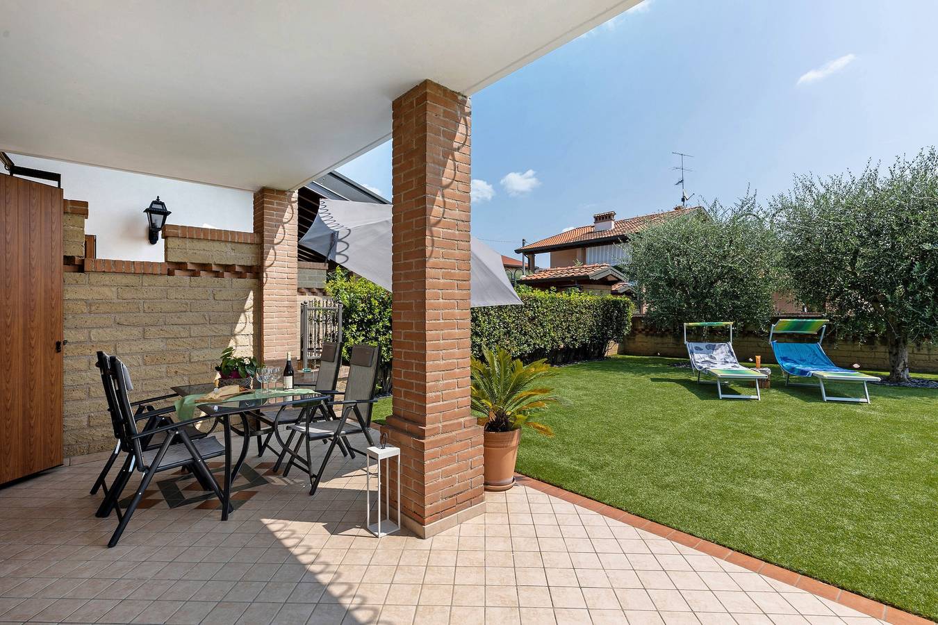 Apartamento entero, Apartamento 'Katy Lake Lavanda ' con terraza privada, Wi-Fi y aire acondicionado in Peschiera del Garda, Montañas Garda