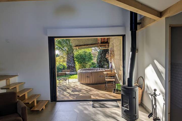Location de vacances pour 4 personnes, avec Jacuzzi ainsi que Jardin et Piscine à Laurède