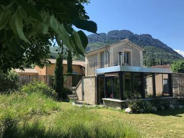 Gîte pour 2 personnes, avec piscine ainsi que jardin et terrasse dans la Drôme