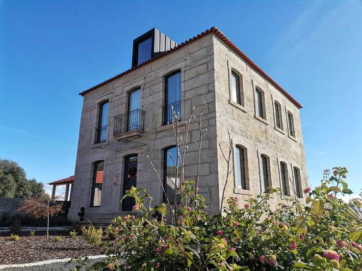 Location de vacances pour 4 personnes, avec vue ainsi que piscine et jardin dans Nelas - 2