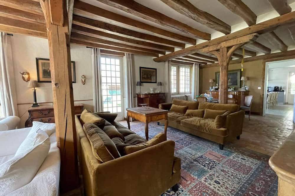 Évasion Sologne : Maison de charme, piscine privée, animaux permis in Isdes, Sologne