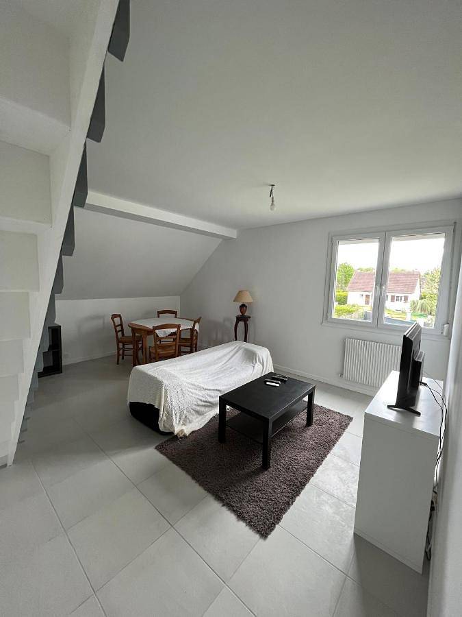 Gîte pour 6 personnes, avec jardin à Garancières