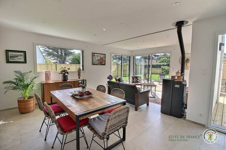 Gîte pour 4 personnes, avec terrasse et jardin dans Coz-Pors - 2