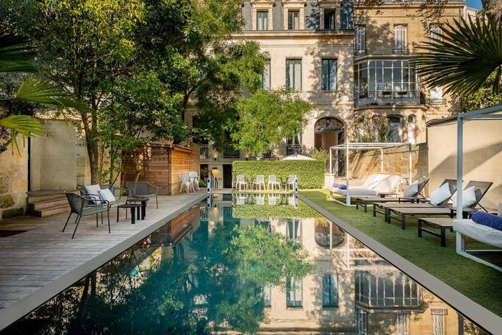 Hôtel pour 2 personnes, avec Jacuzzi et Terrasse ainsi que Jardin et Piscine dans Basilique Saint-Seurin de Bordeaux