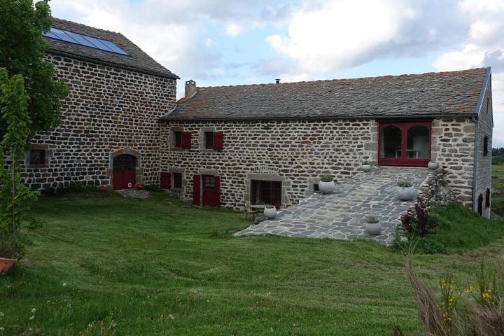 Location de vacances pour 4 personnes, avec terrasse ainsi que vue et jardin à Les Vastres - 3