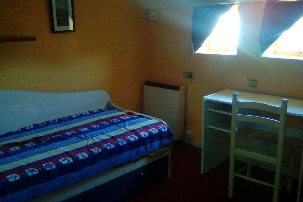Ganze Wohnung, \"El Trastero\" Penthouse, gemütlich, hell und ruhig in Santa Marta de Tormes, Salamanca Provinz