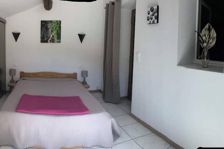 Gîte pour 4 personnes, avec piscine à Crestet - 2
