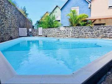 Villa pour 6 personnes, avec jardin et terrasse ainsi que piscine et vue sur l' Île de la Réunion