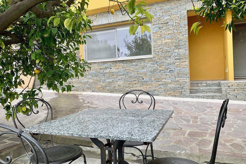 Ganze Wohnung, A nest in a lovely place, with a swimming pool in Varigotti, Finale Ligure Gemeinde