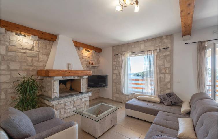 Apartamento moderno con piscina y cocina, a solo 2,5 km de la playa in Blato, Korcula