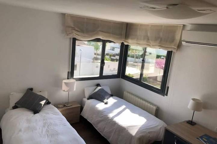 Villa pour 10 personnes, avec piscine ainsi que jardin et terrasse à Calafell - 4