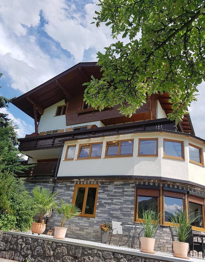 Ferienwohnung für 2 Personen, mit Balkon und Terrasse sowie Garten und Ausblick in Buch in Tirol - 3