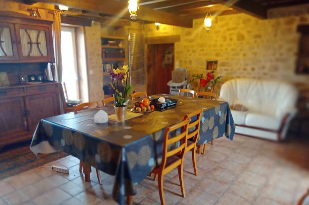 3 guest rooms in a charming dwelling in the bocage bourdonnais in Lurcy-Lévis, Allier