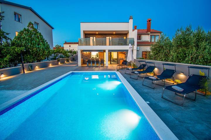 Ferienhaus für 8 Personen, mit Garten und Terrasse sowie Pool - 1