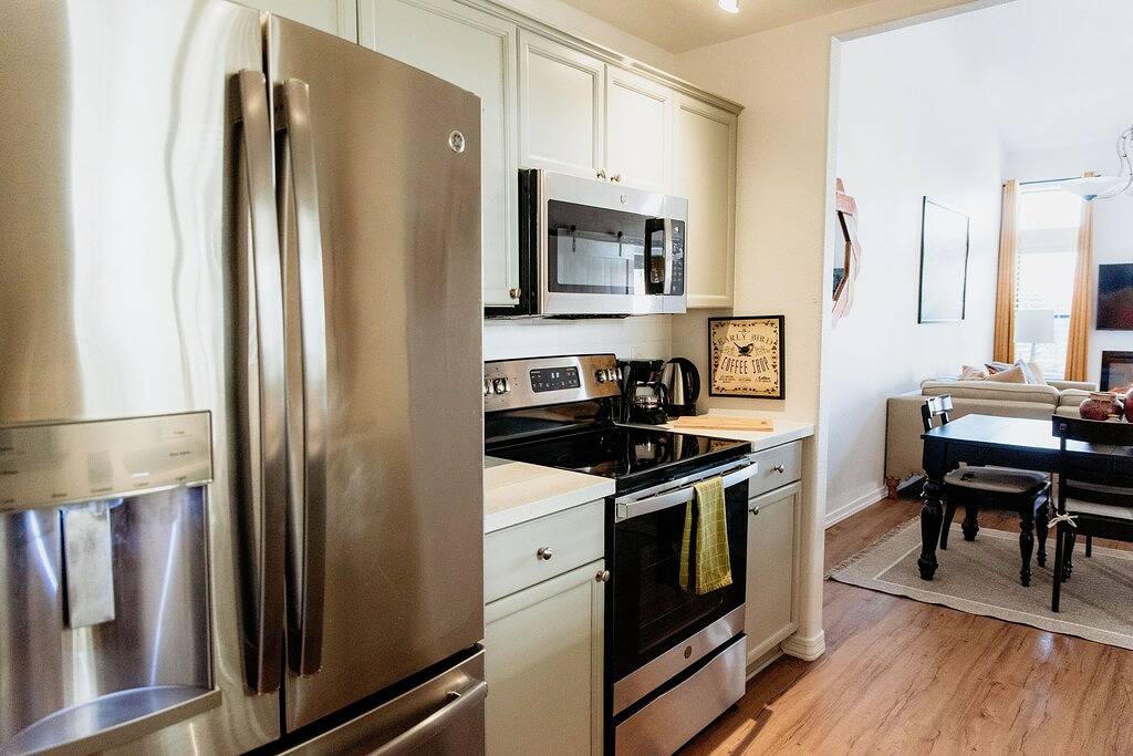 Lakefront townhouse w/bbq grill, bicycles, and lots more - Min. 30 days in Gilbert, Maricopa County