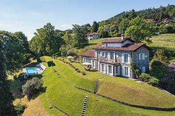 Villa pour 11 personnes, avec jardin et piscine ainsi que vue sur le lac et vue à Comune di Stresa