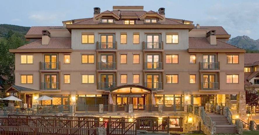 Hôtel pour 4 personnes, avec jacuzzi ainsi que sauna et balcon - 1
