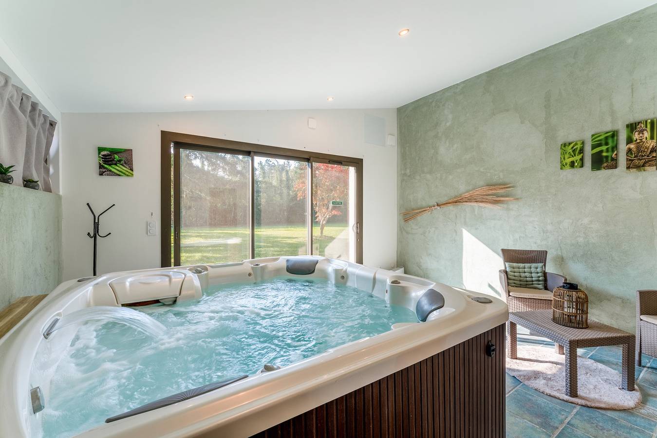 Guest Room 'Chambre D'hôtes Nature' with Shared Terrace, Wi-Fi and Air Conditioning in Cabannes, Arles region