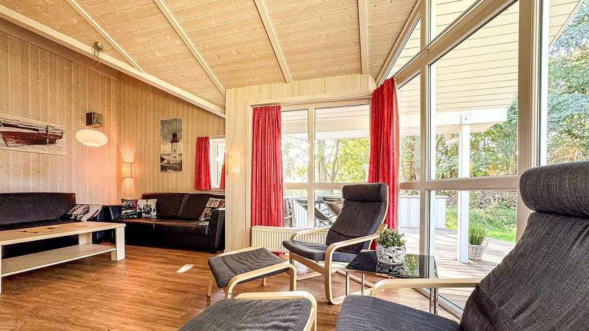 Ferienhaus für 6 Personen, mit Terrasse und Whirlpool sowie Garten und Sauna in der Lübecker Bucht - 2