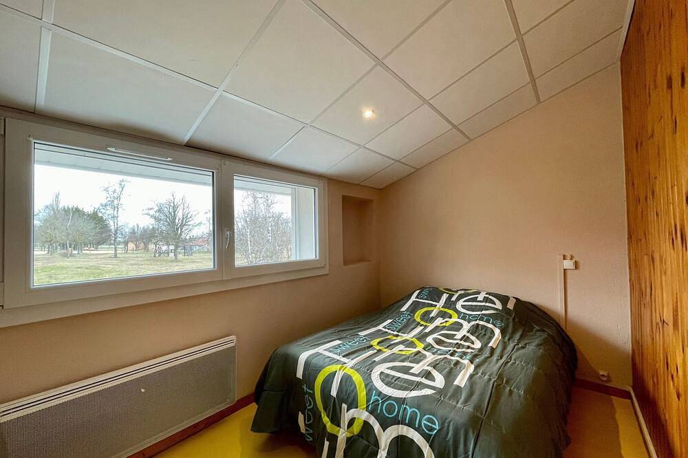 Ruhiges Ferienhaus bei Puy-en-Velay, 2 Schlafzimmer, nahe See Bouchet in Cayres, Haute-Loire