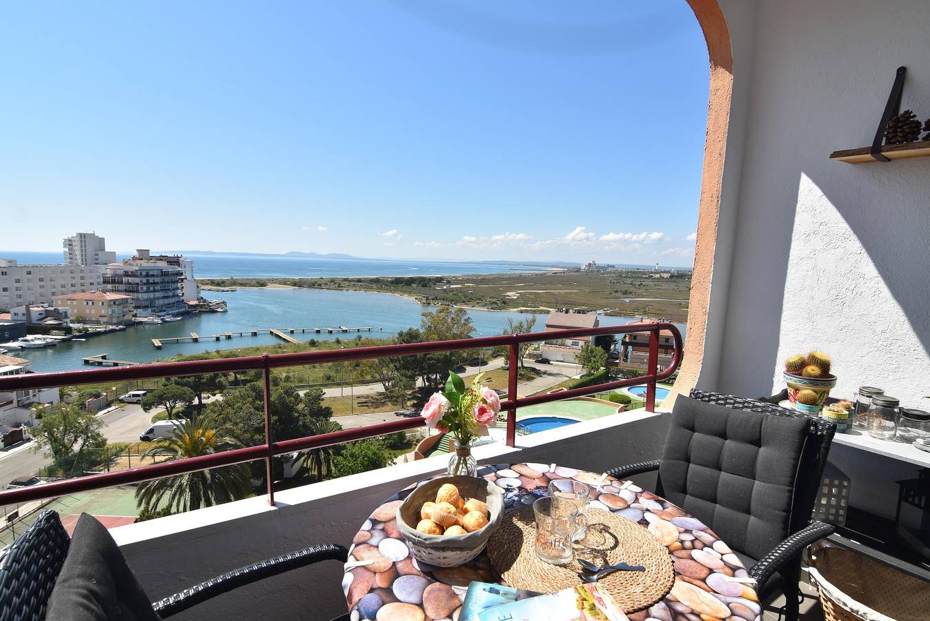 Estudio entero, Encantador estudio en alquiler en Roses, Costa Brava. Capacidad para 4 personas. Con piscina y con Wi-Fi gratuito. ¡Reserva ahora! in Santa Margarida, Roses