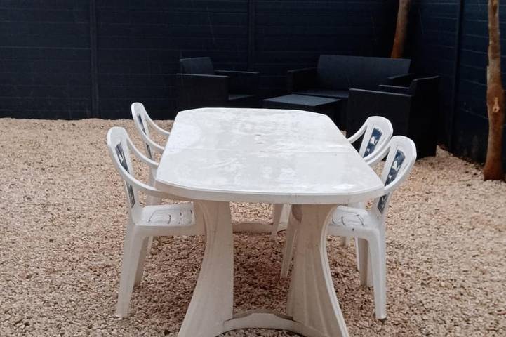 Entire apartment, Small studette with garden view in Cuers, Mediterranean Coast (France)