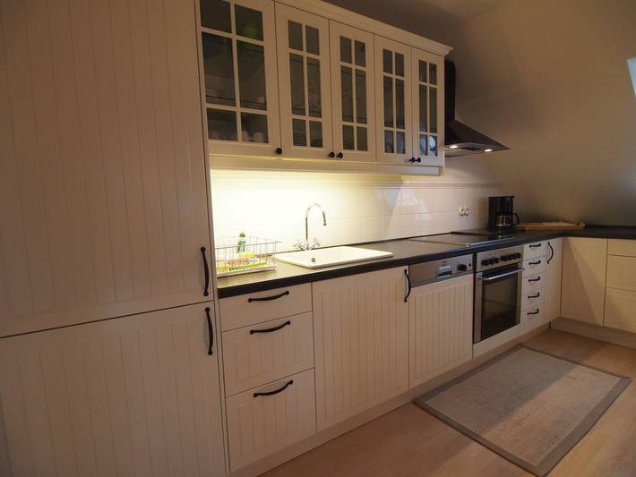 Ganze Ferienwohnung, Gut Rattelvitz Galerie F, hochwertig, Sauna, Kamin, eTankstelle, Spielscheune, 15.000qm Park Land in Gingst, Rügen