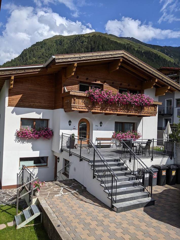Ferienwohnung für 4 Personen, mit Balkon und Terrasse sowie Garten in Galtür