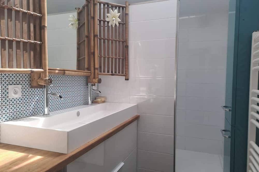 Chalet confortable avec terrasse et piscine in Lanton, Region de Arcachon
