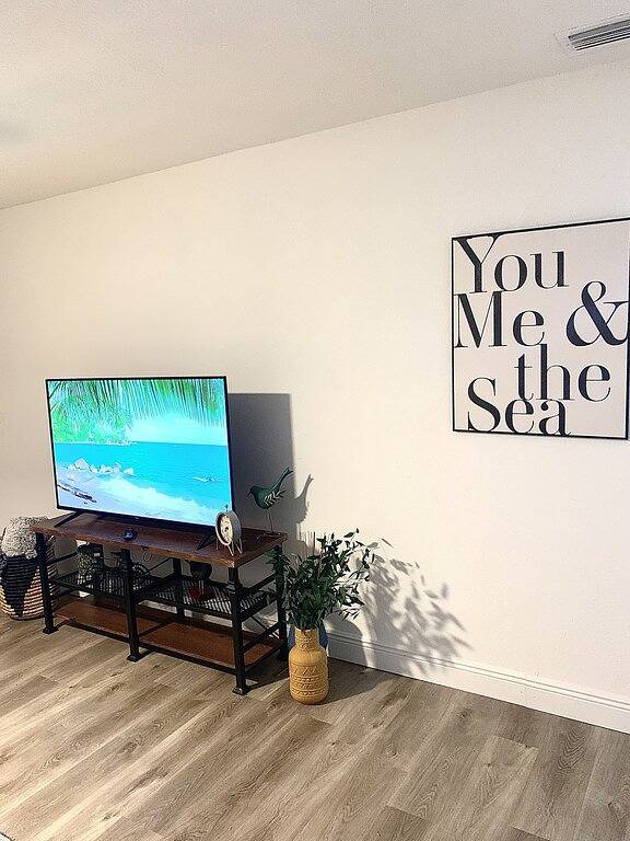 Restful Get -A - Away. 10 min from the beach!! in Largo, Pinellas County