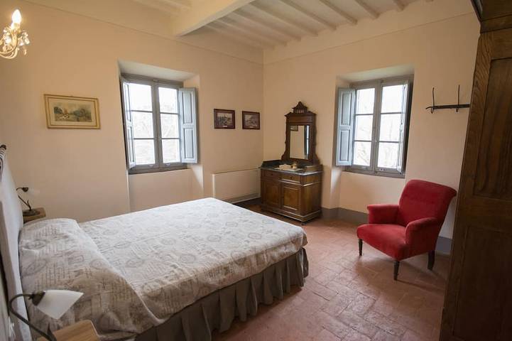 Villa with private pool, 7bedrooms, in Tuscan country between Cortona and Arezzo in Arezzo, Arezzo Province