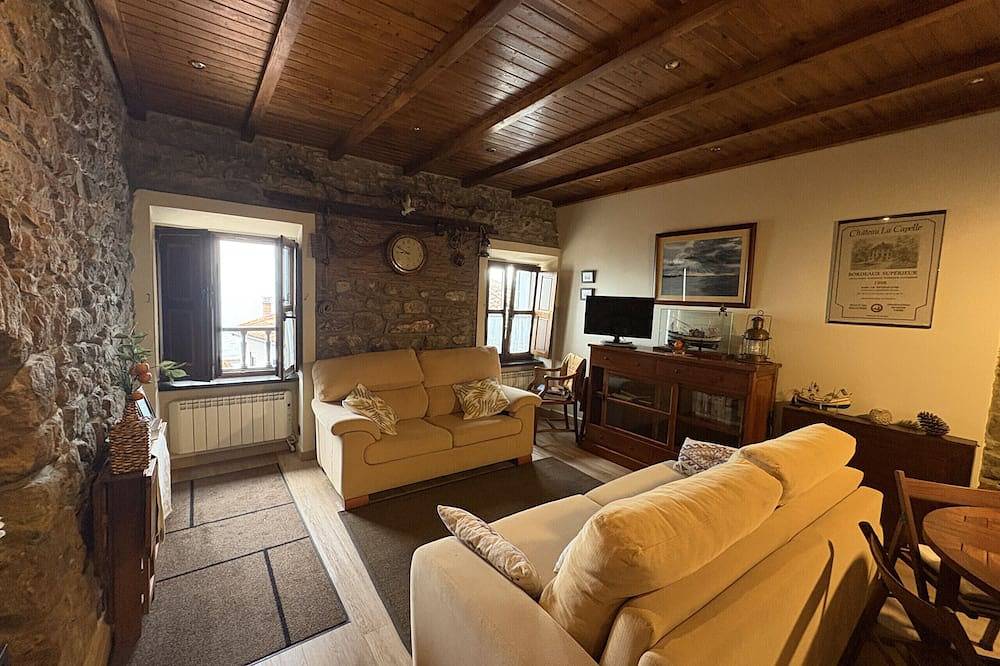 Entire apartment, 14A10 Cau La Mar Apto en pleno casco historico in Lastres, Colunga
