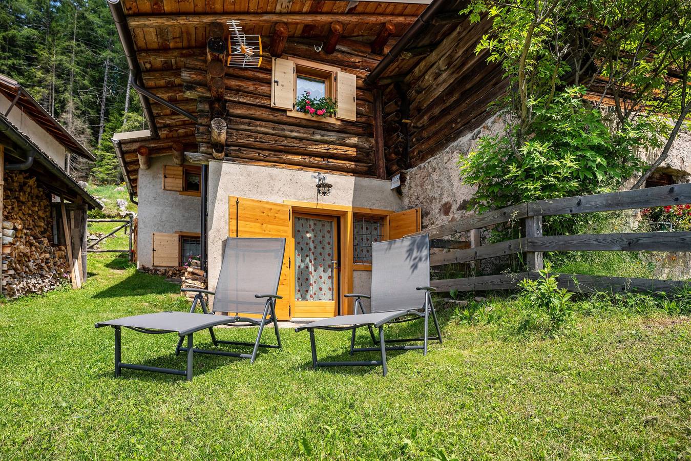 Chalet 'Baita Naibiz' con vista sulle montagne, terrazza privata e Wi-Fi in Palù del Fersina, Valsugana