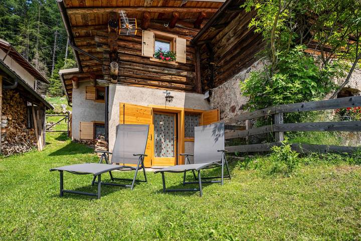 Chalet 'Baita Naibiz' with Mountain Views, Private Terrace and Wi-Fi in Palù del Fersina, Valsugana
