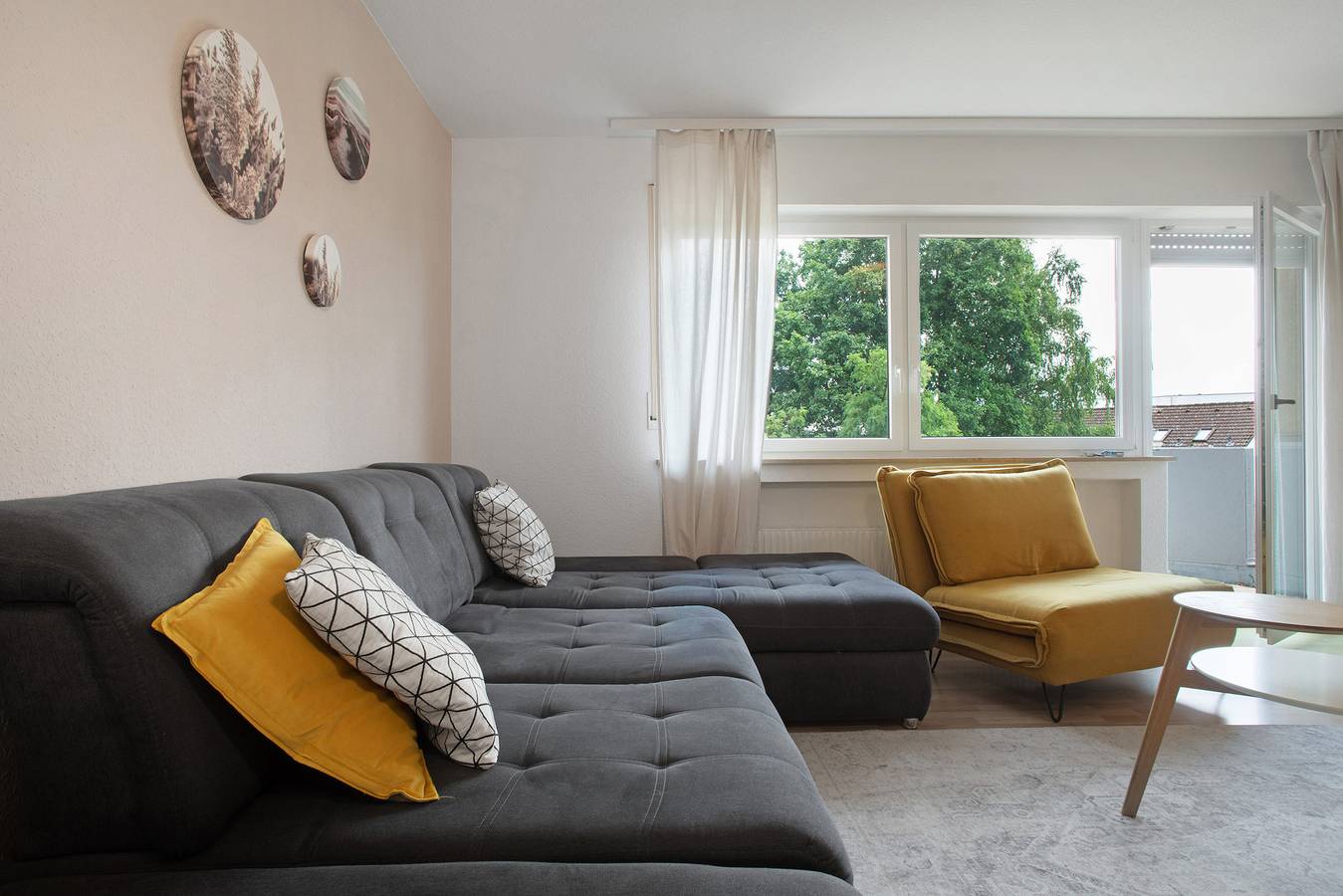 Apartamento entero, Apartamento 'Geräumige Schöne Ferienwohnung' con terraza privada, balcón y Wi-Fi in Weingarten, Upper Swabia