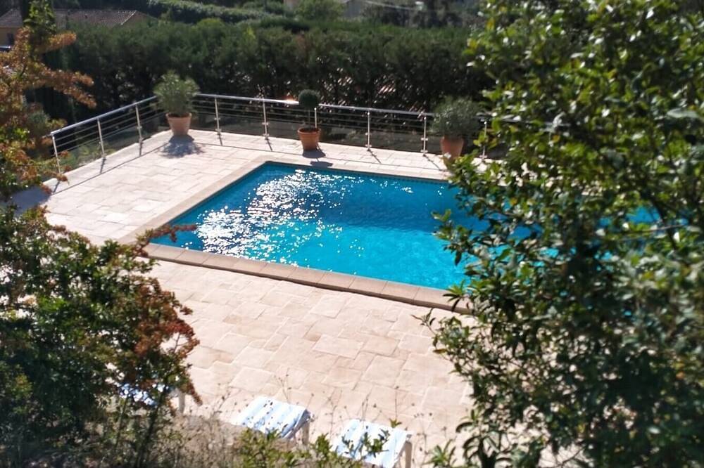Charmantes Haus mit Pool. in Saint-Antonin-du-Var, Brignoles Region