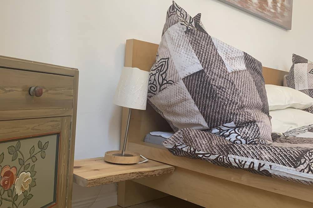 Ganze Wohnung, Ferienwohnung alpenkind 74 qm, 1-4 Personen, 2 Schlafzimmer, Terrasse in Staudach-Egerndach, Chiemsee