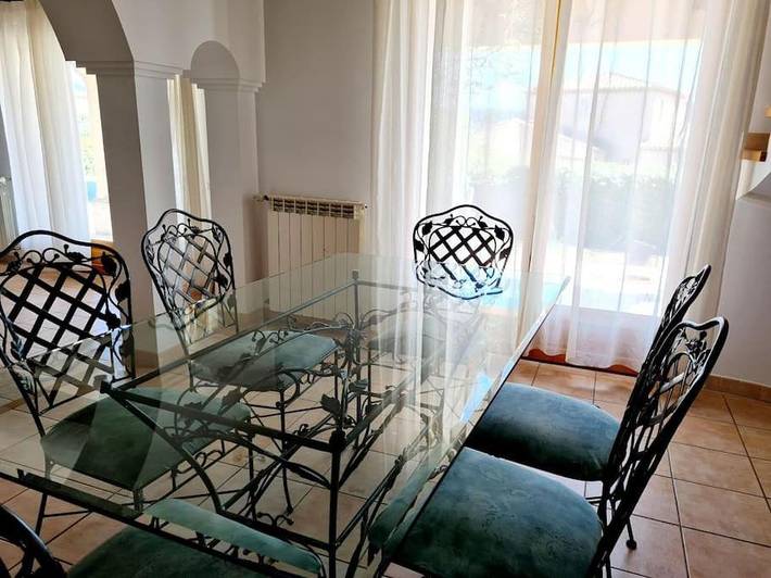 Location de vacances pour 4 personnes, avec vue ainsi que terrasse et jardin à Roquefort-la-Bédoule - 2