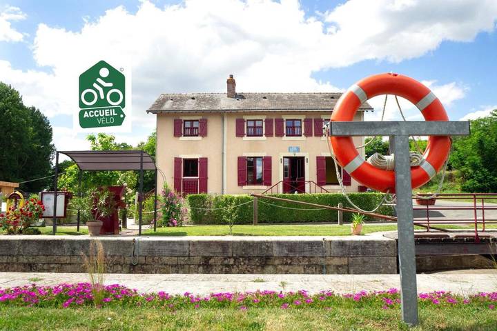 Auberge pour 2 personnes, avec Terrasse ainsi que Jardin et Vue