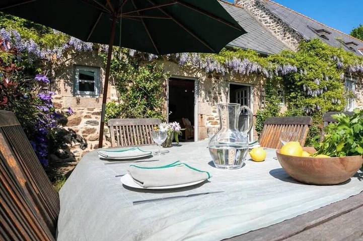 Gîte pour 4 personnes, avec Jardin à Pommerit-le-Vicomte