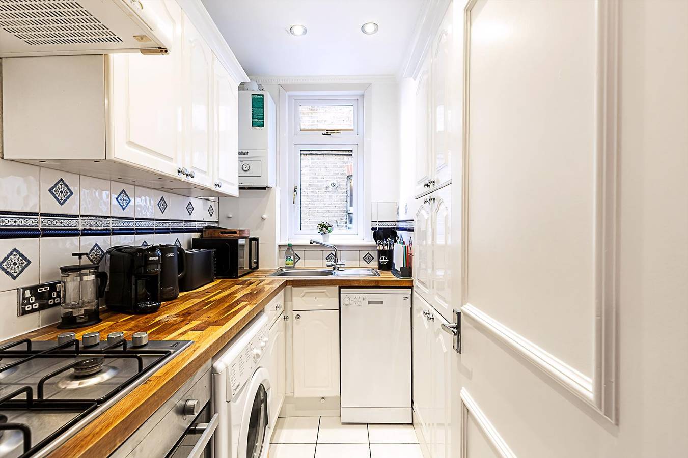Entire apartment, Chic Garden Flat in Leafy Ealing in Ealing, London